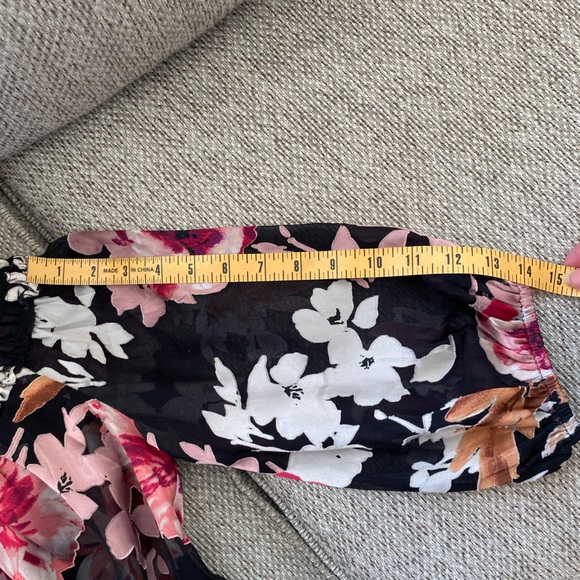 White House Black Market Floral Print Blouse in Black and Pink, size SP, organza - Picture 8 of 12